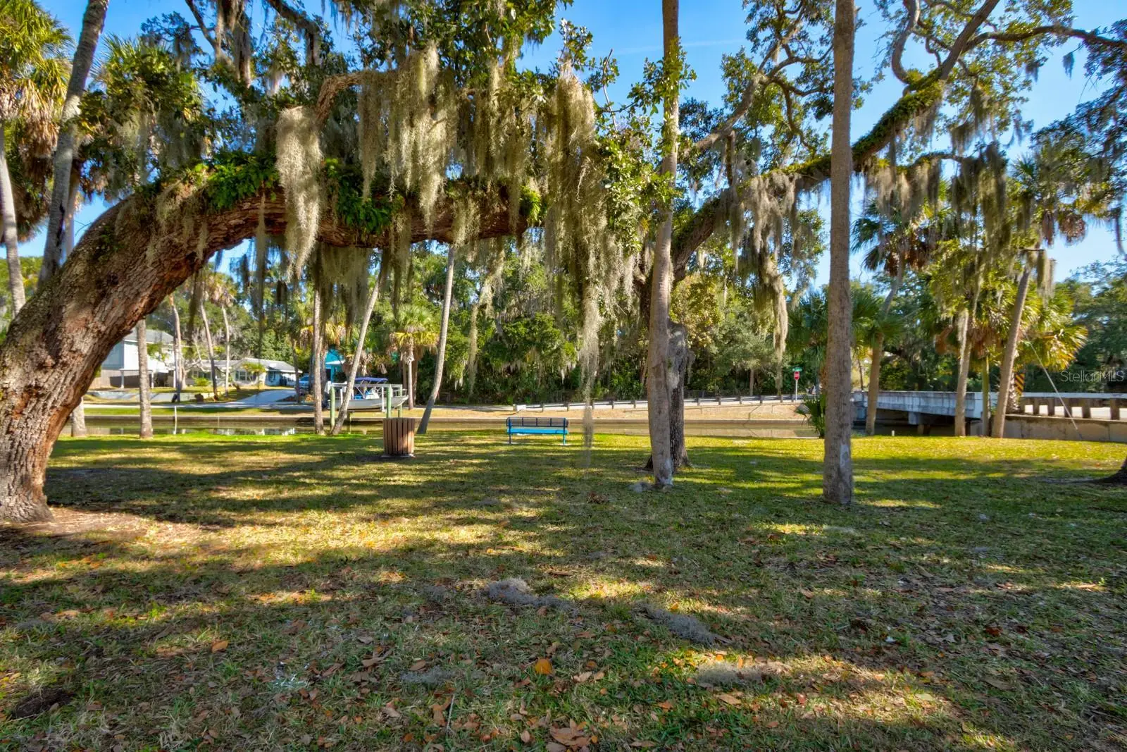 4 Main Street, FL