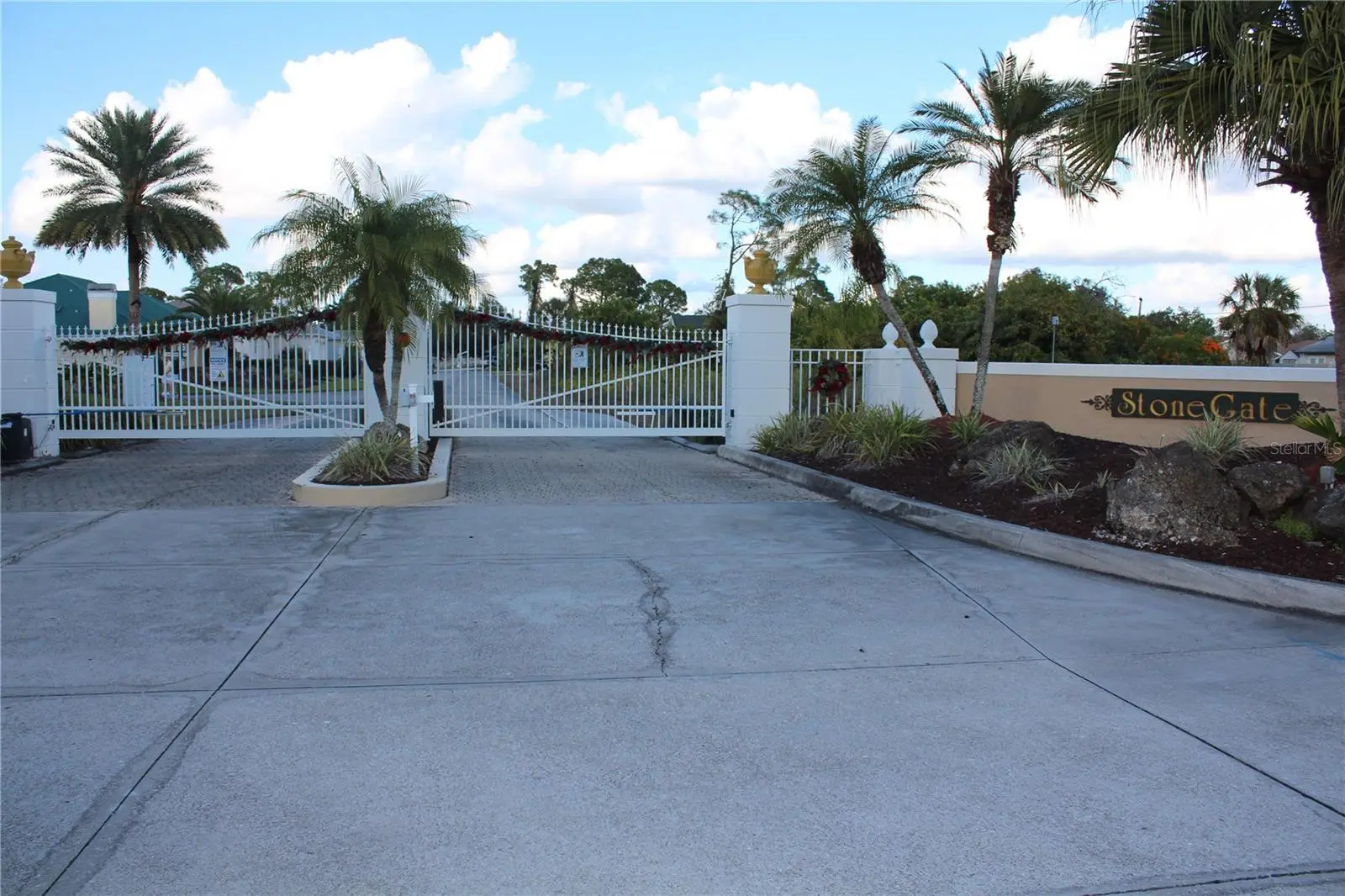 2250 Stonegate Circle, FL