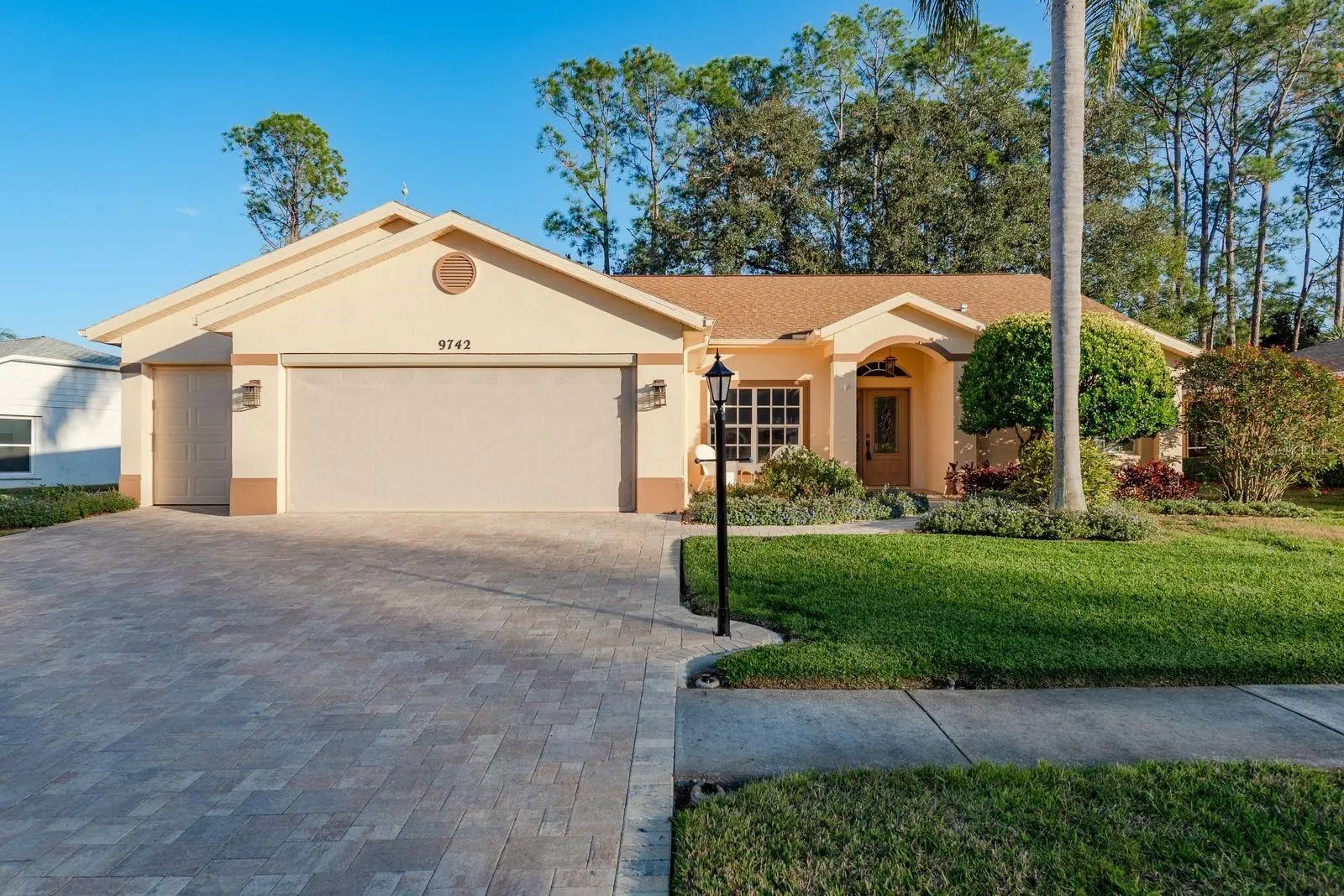 9742 Oakwood Hills Court, FL