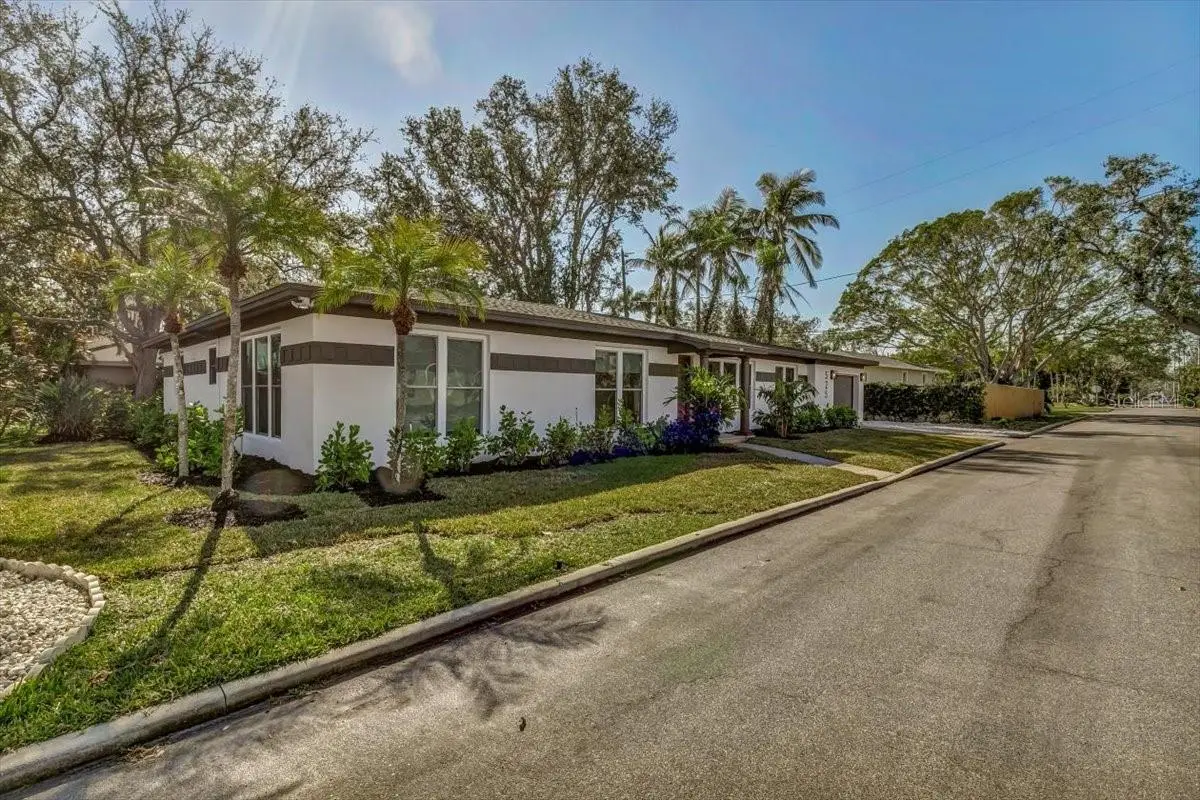 525 Lamara Way, FL