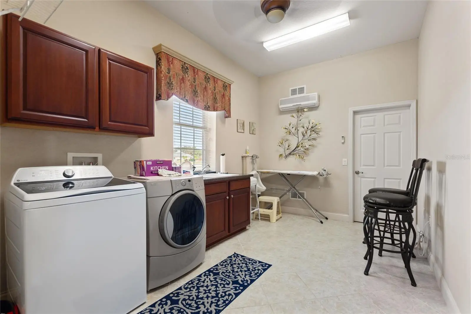 370 Meandering Way, FL