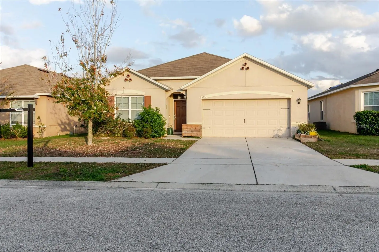 525 Squires Grove Drive, FL