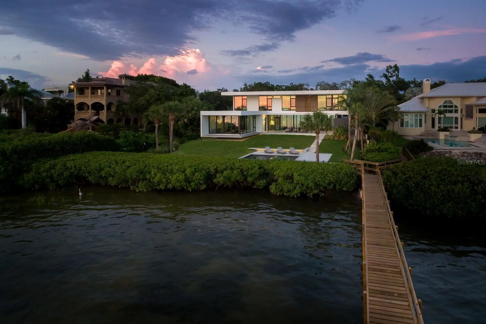1500 Bayview Drive, FL