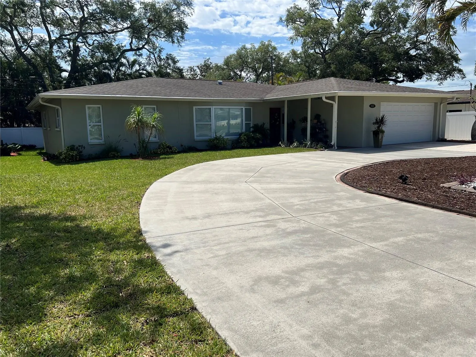855 Fountainhead Drive, FL