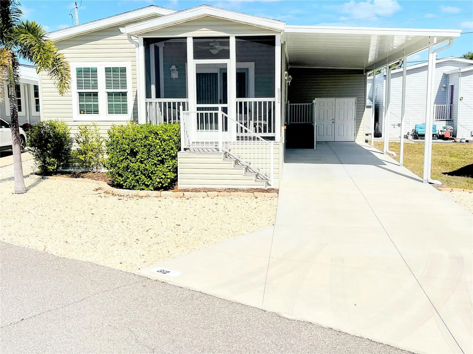 612 Carefree, FL