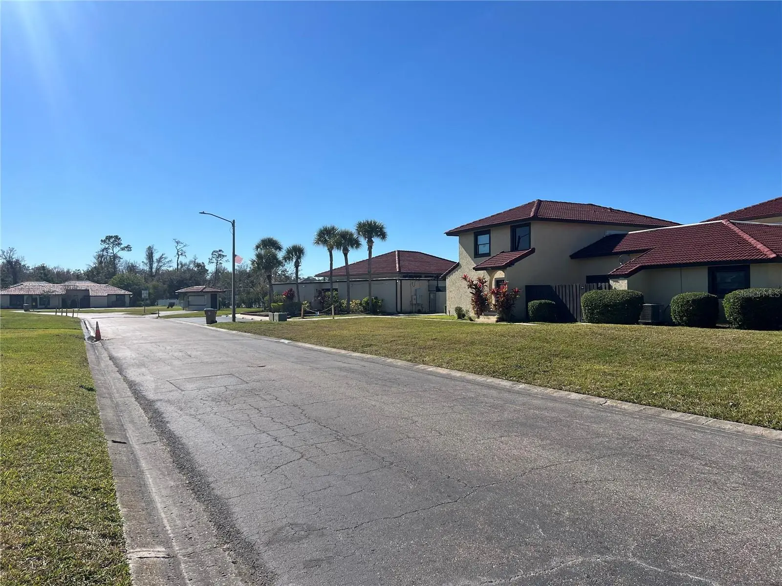437 Hunter Circle, FL