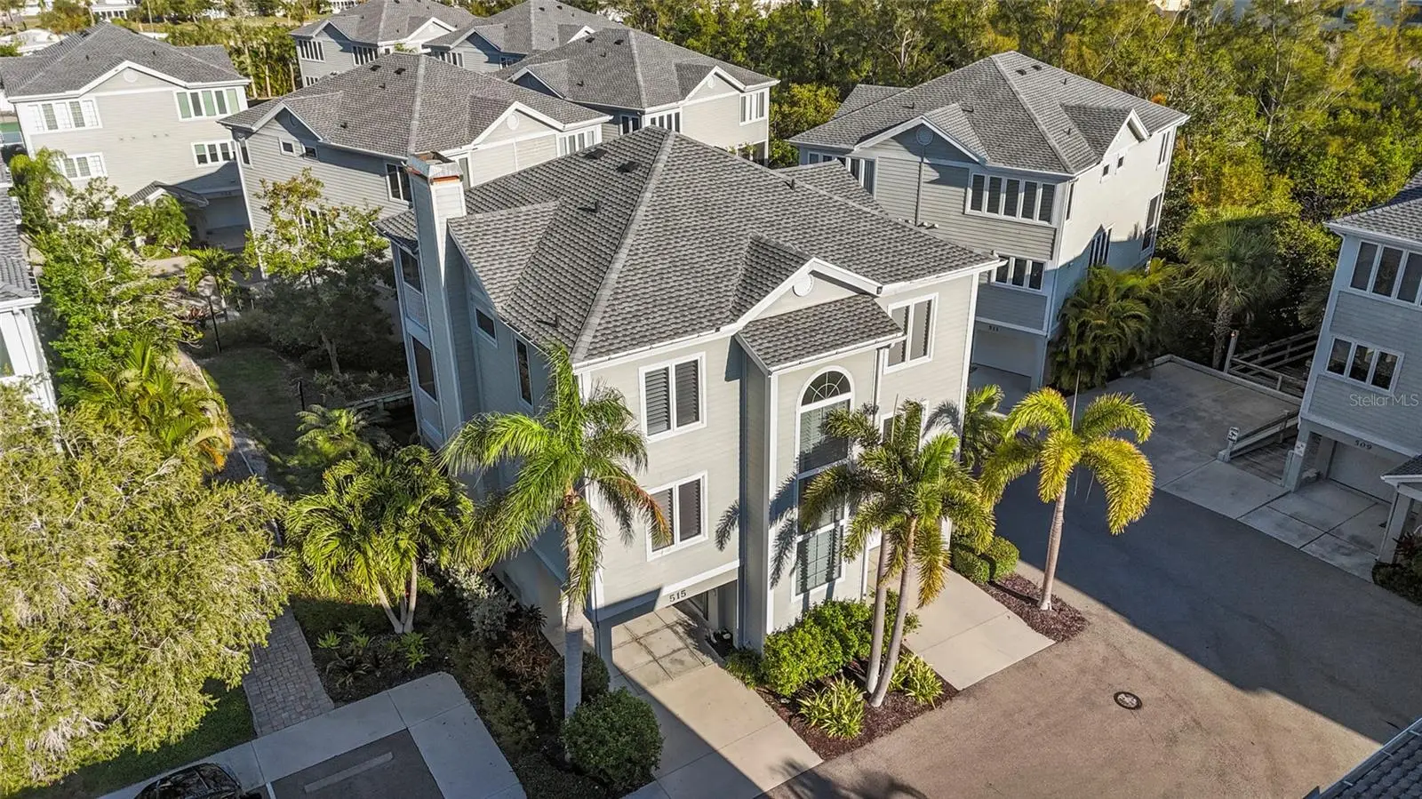 515 Forest Way, FL