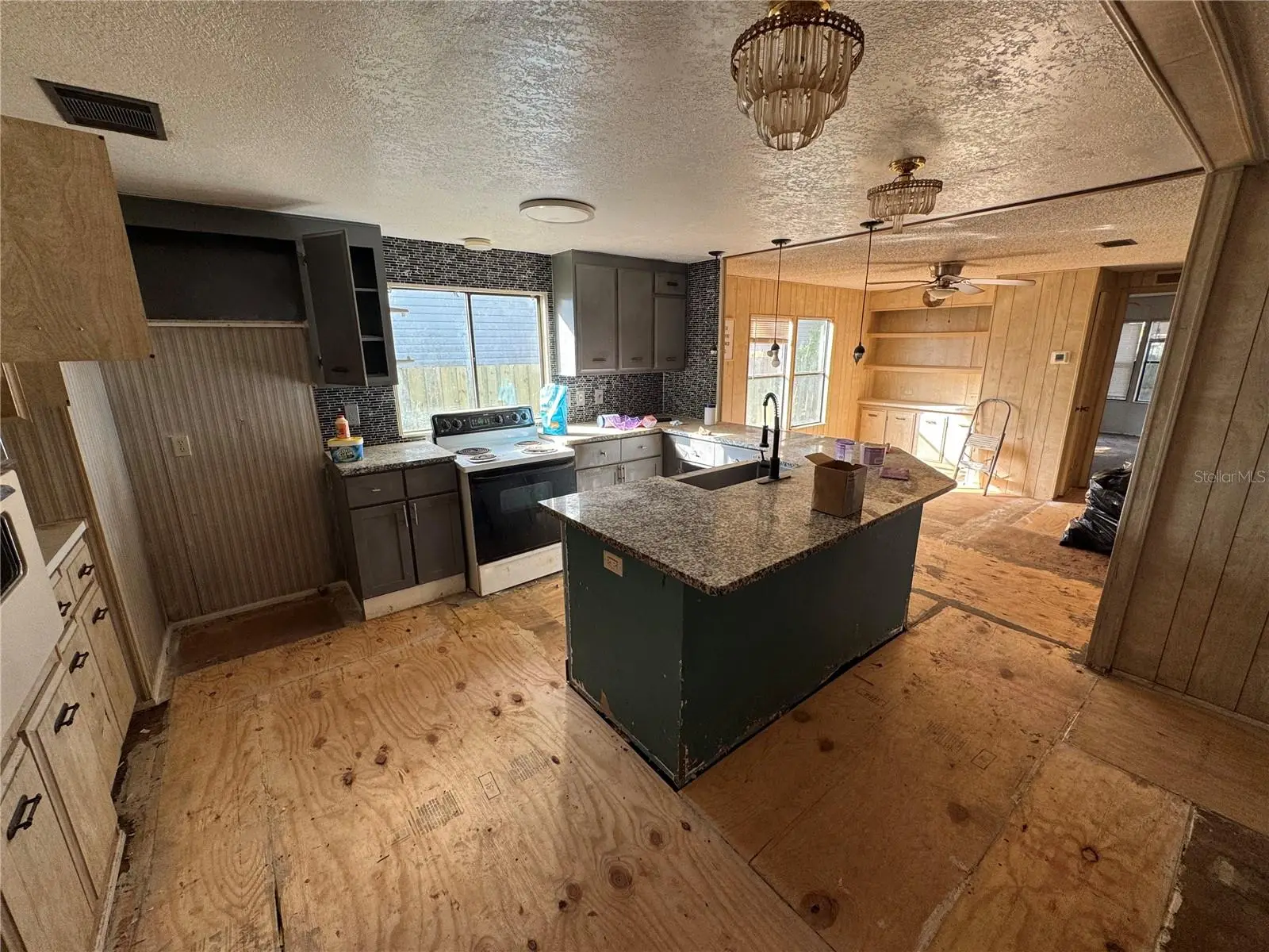 10559 Bay Hills Circle, FL