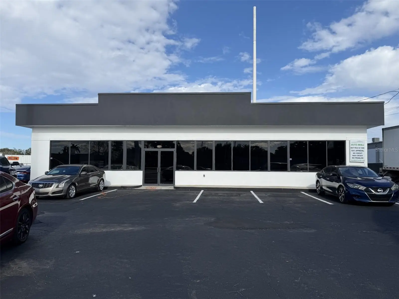 5005 Edgewater Dr