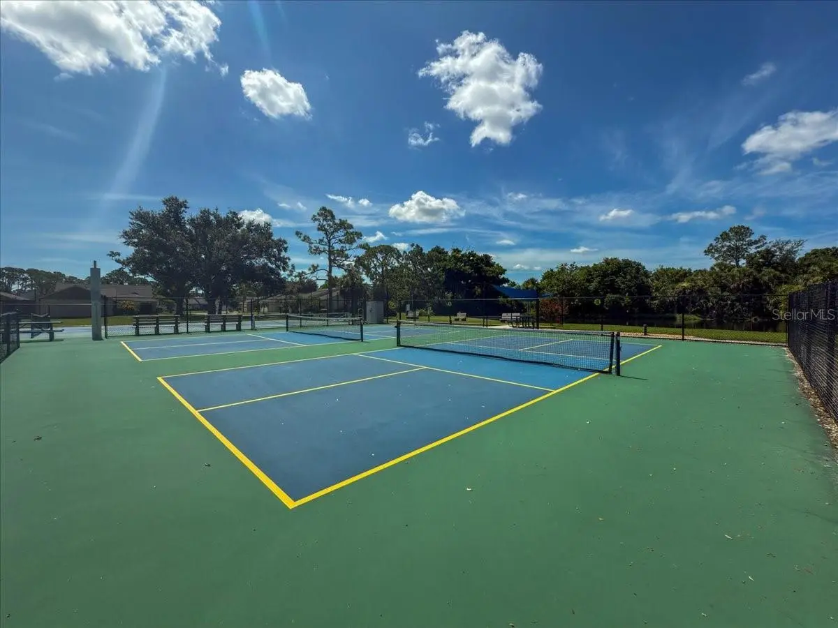 721 Redbud Court, FL