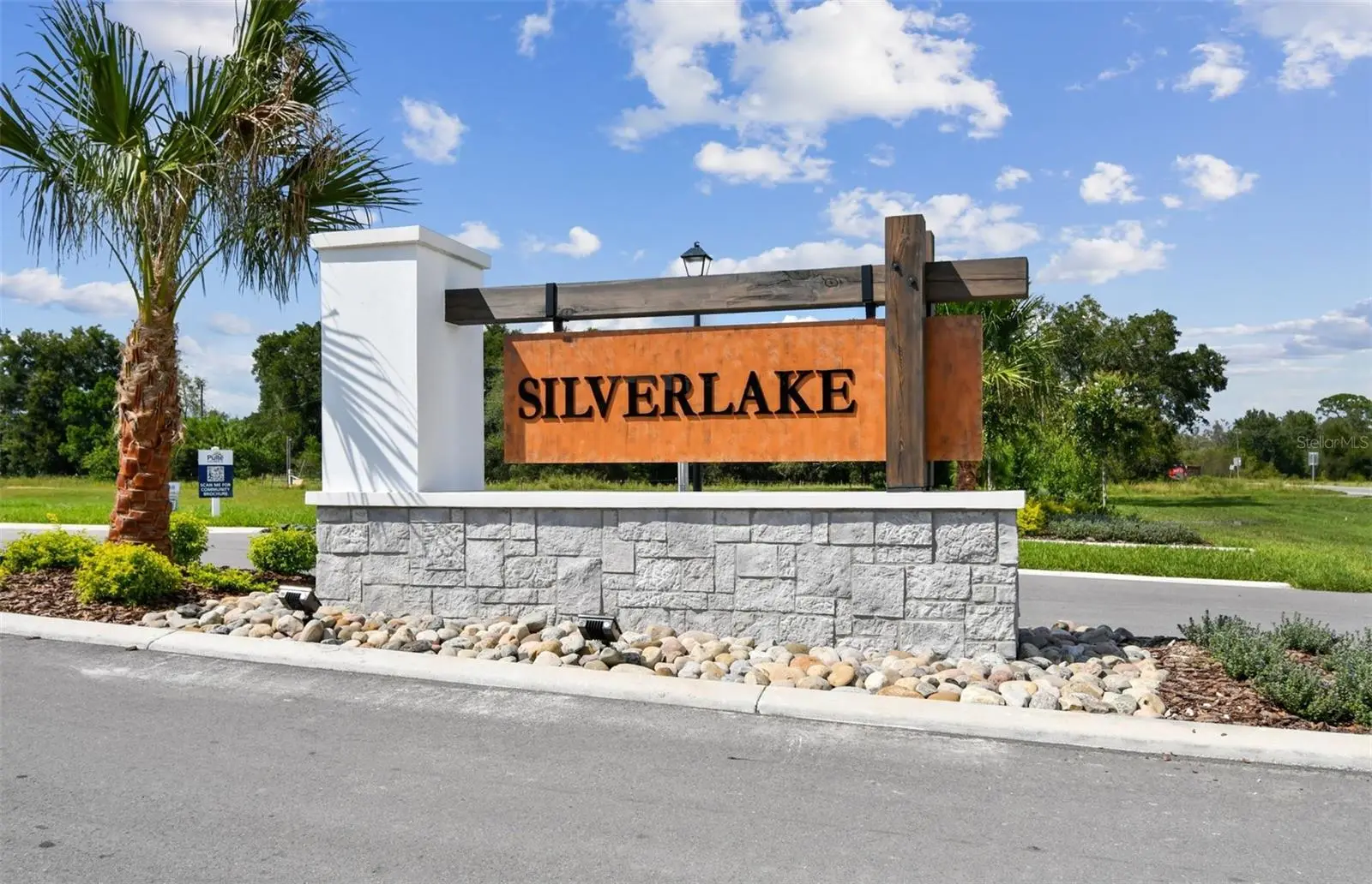 1090 Silverlake Boulevard, FL