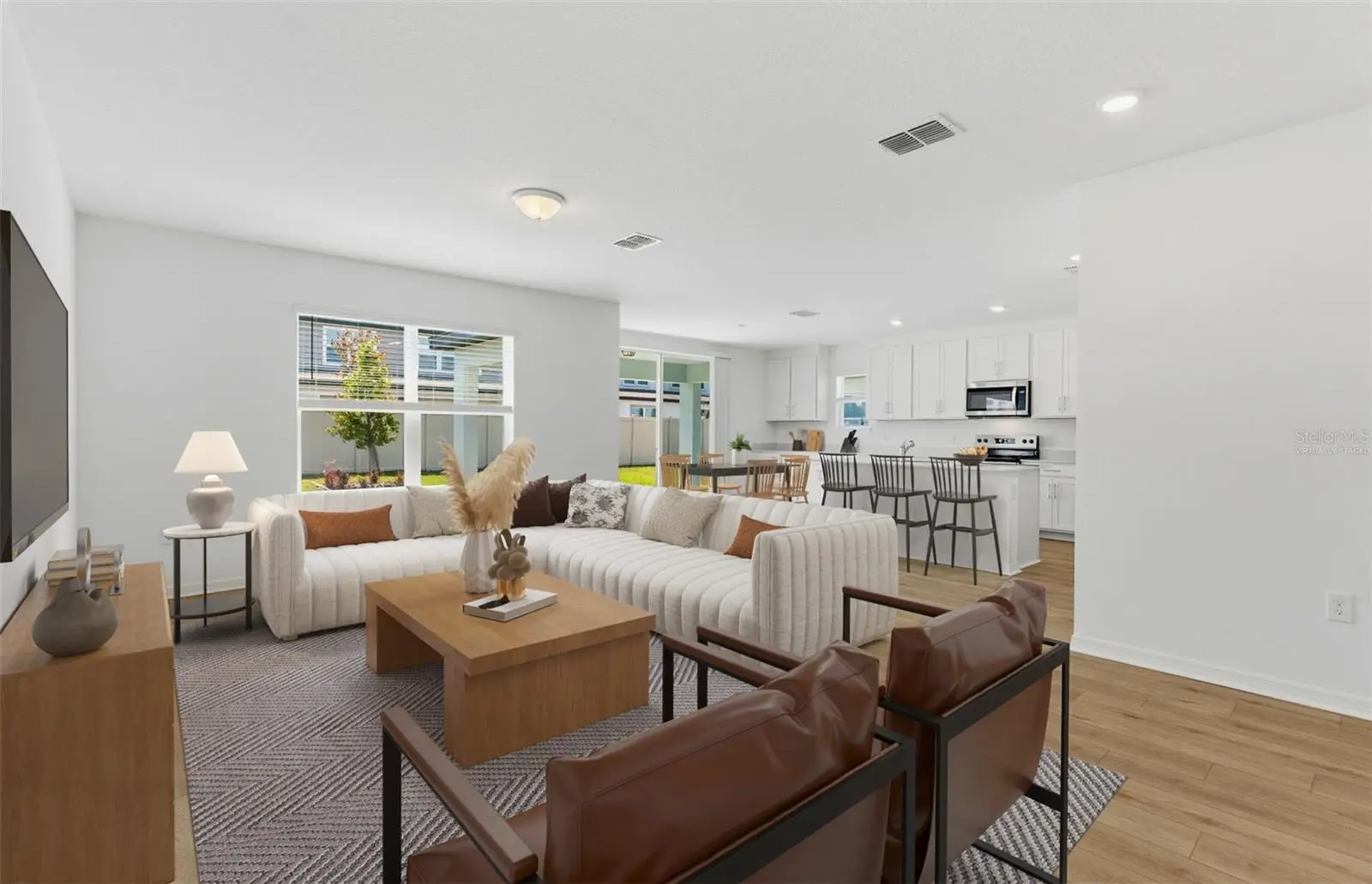 1090 Silverlake Boulevard, FL