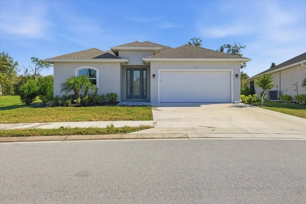 725 Redbud Court, FL