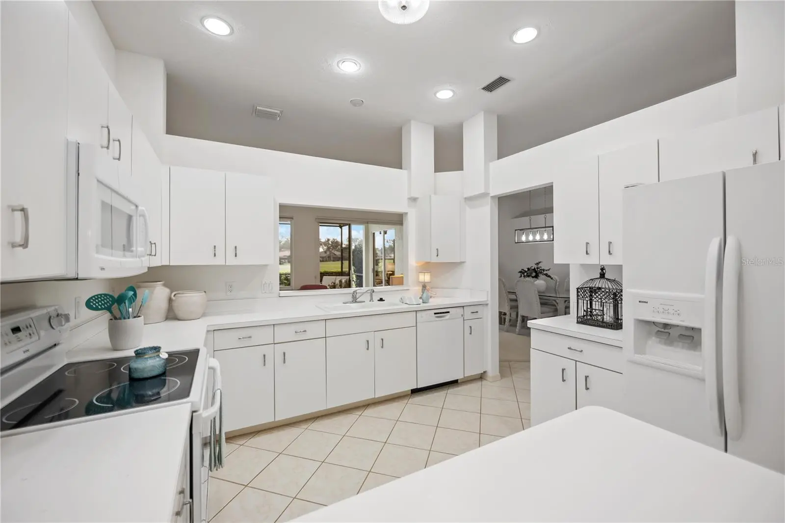547 Fallbrook Drive, FL