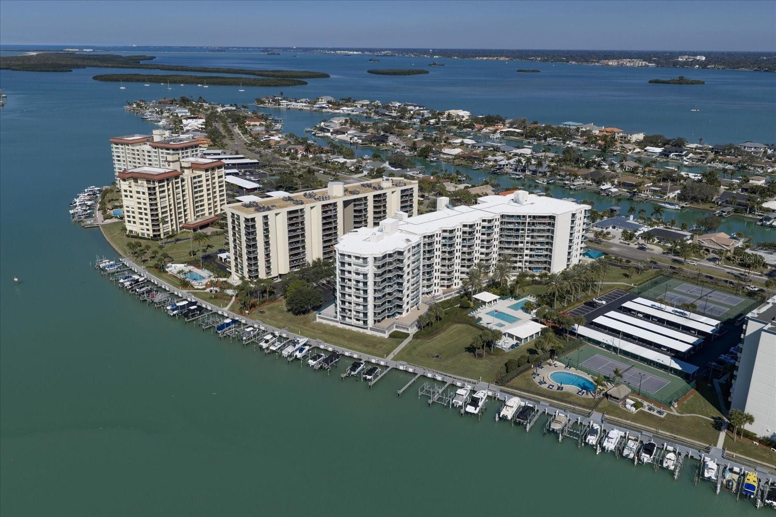 670 Island Way, FL