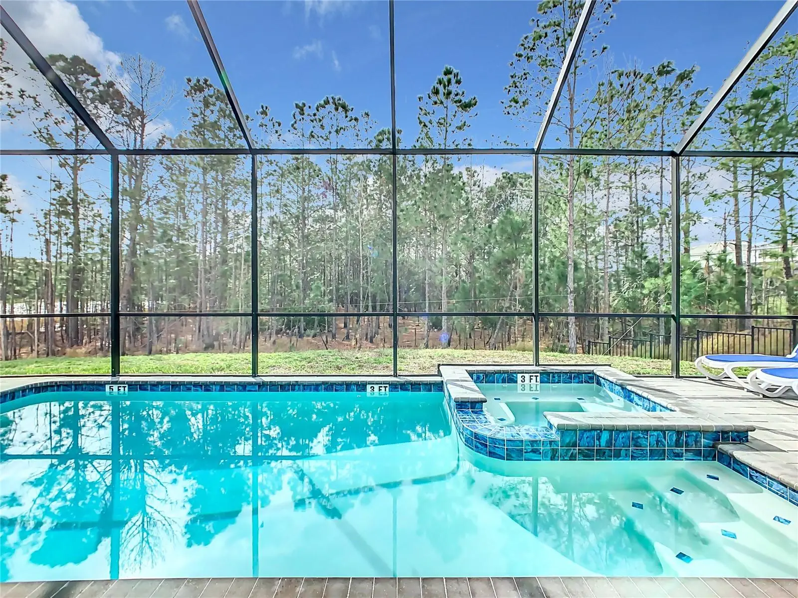 2125 Pine Oak Loop, FL