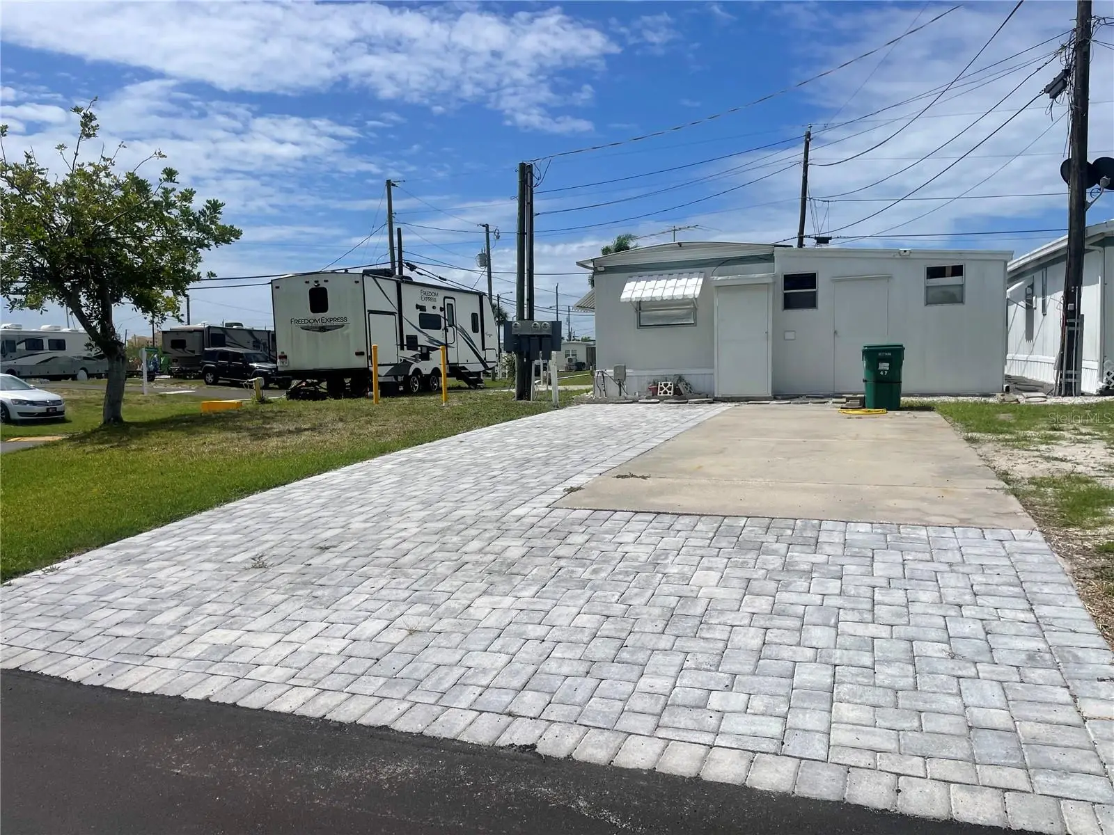 47 Illinois Street, FL