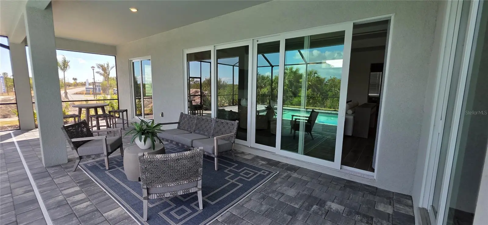 8006 Lakes Edge Lane, FL