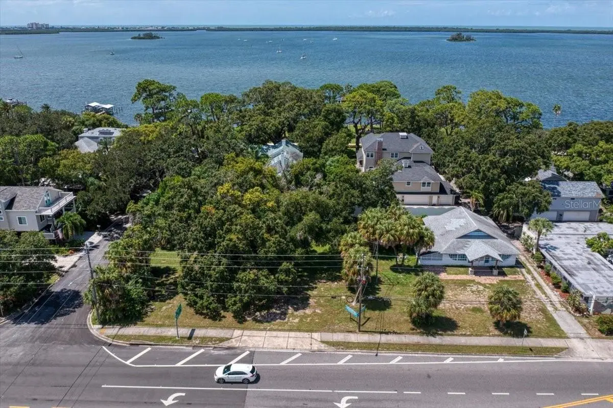 1040 Broadway, FL