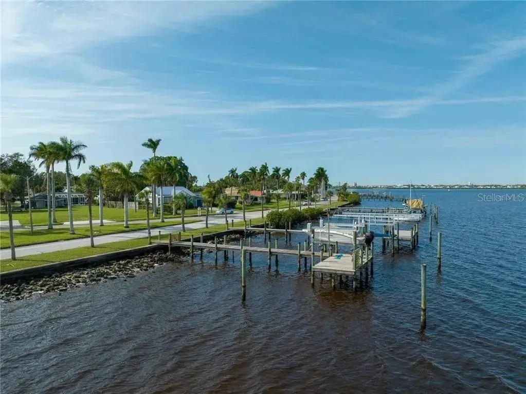 2520 Riverside Drive, FL