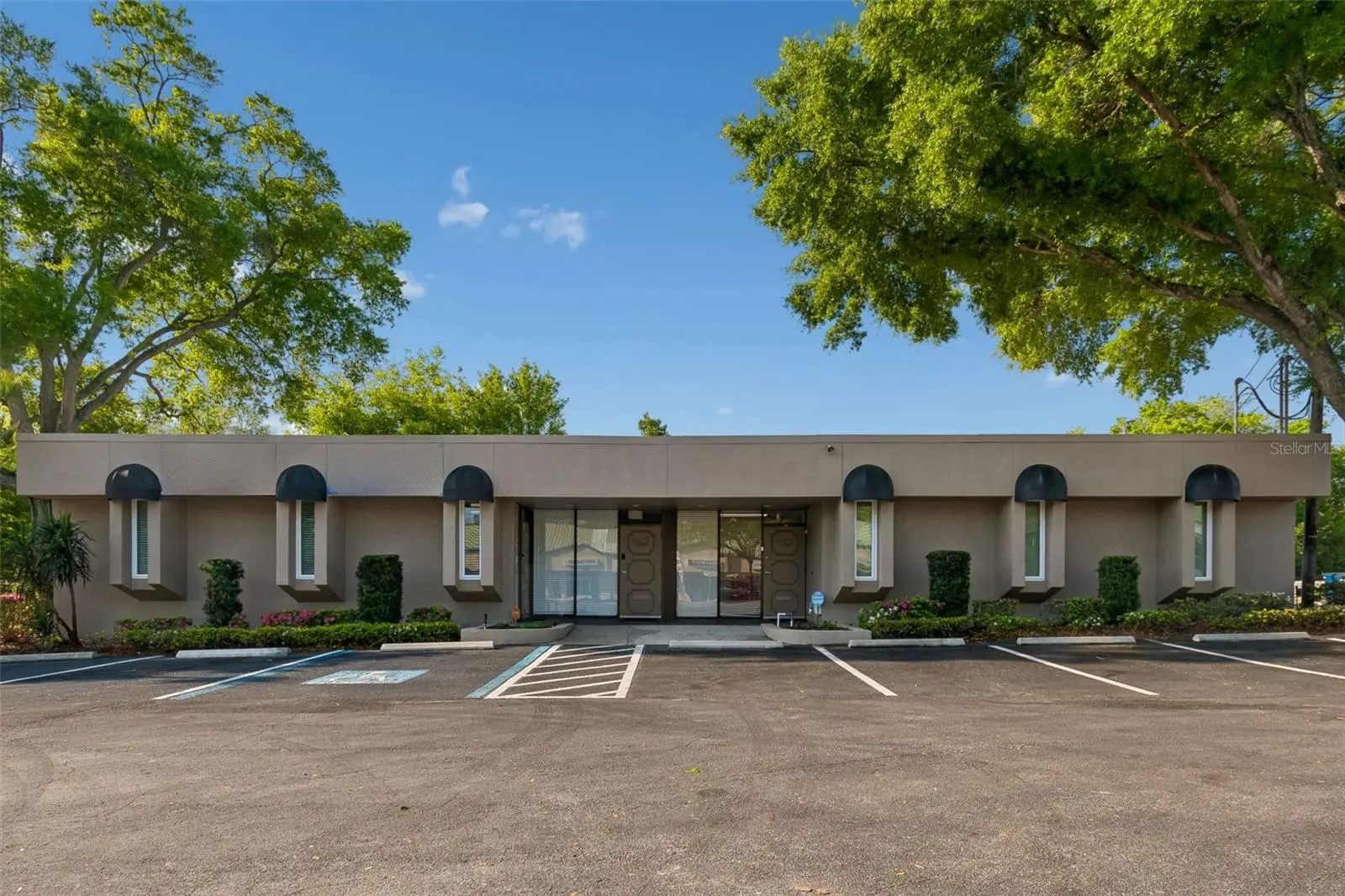 1046 W Busch Blvd #100