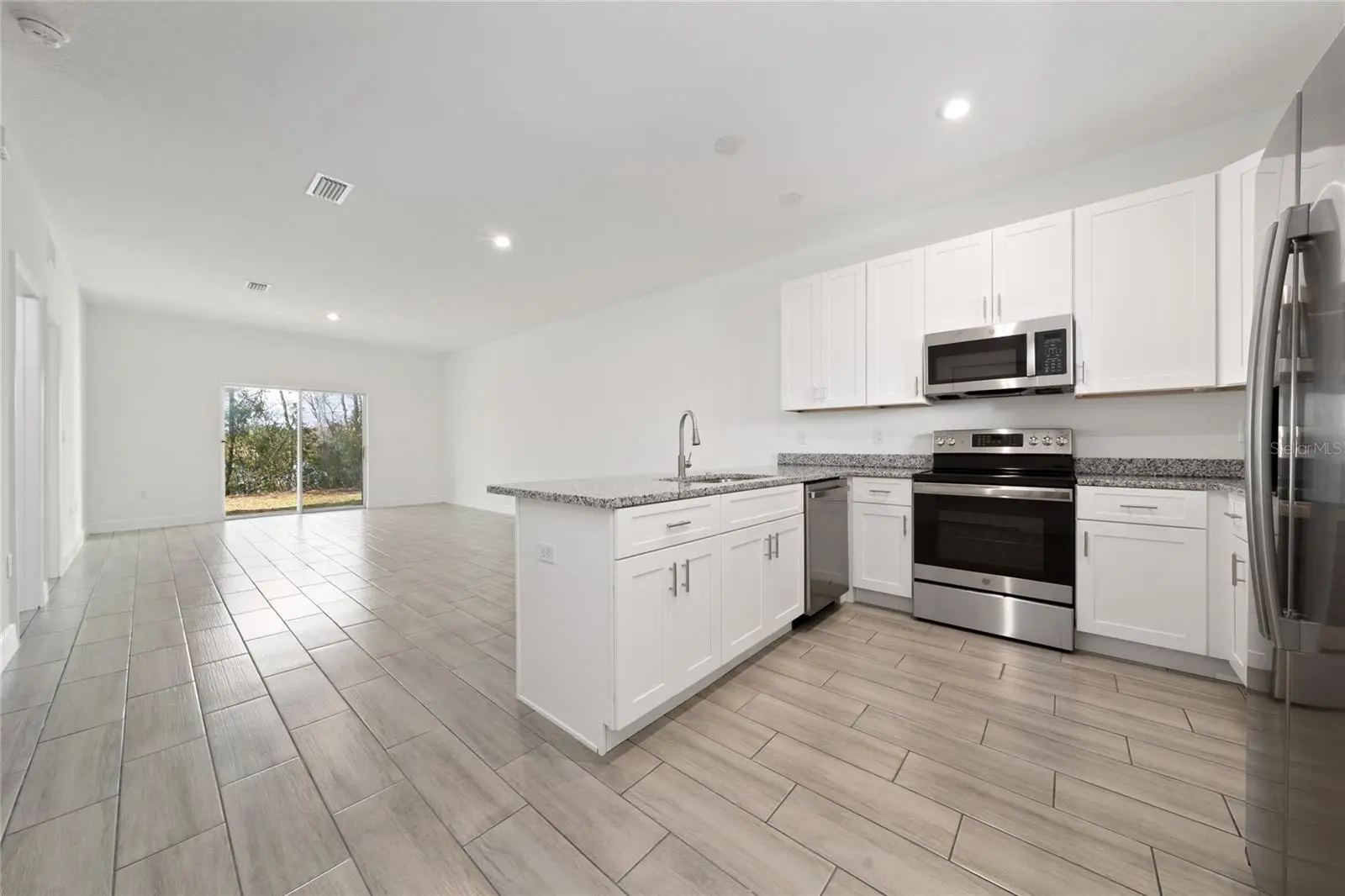460 Lake Shore Parkway, FL