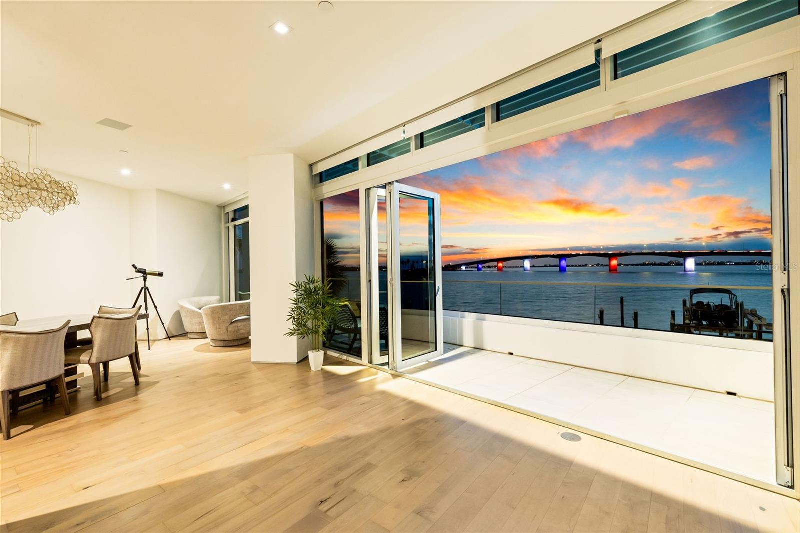 280 Golden Gate Point, FL