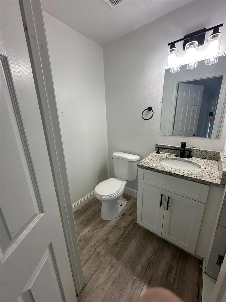 5064 Downing Street, FL