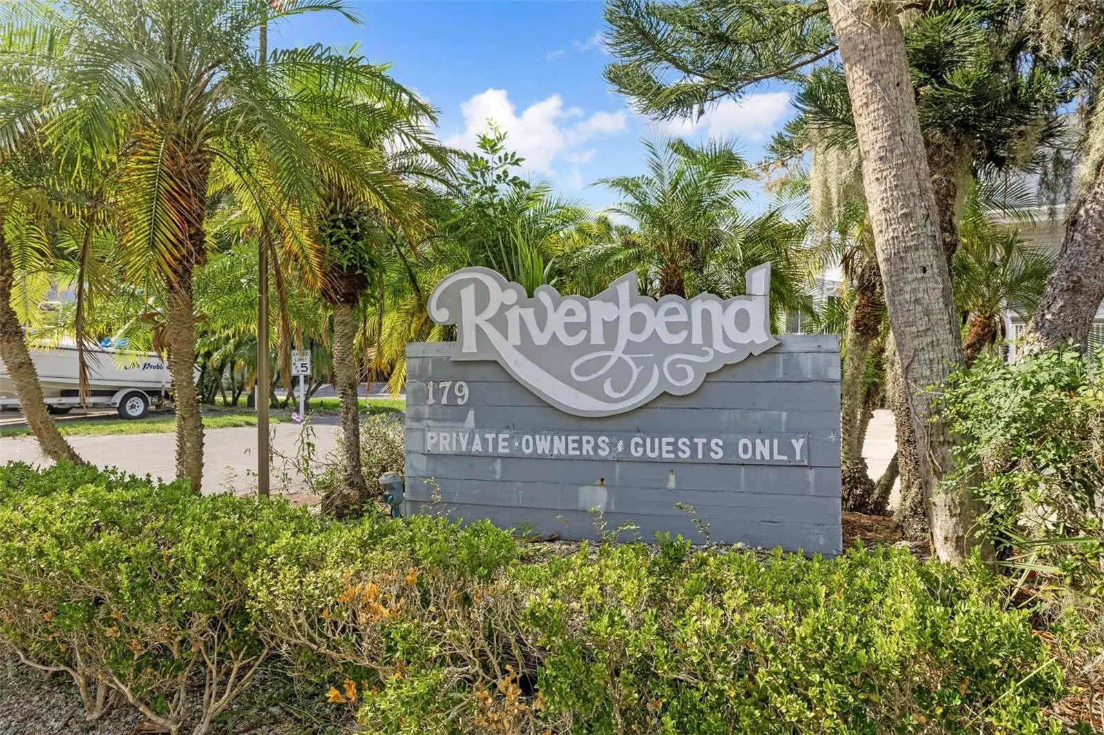 125 River Bend Place, FL