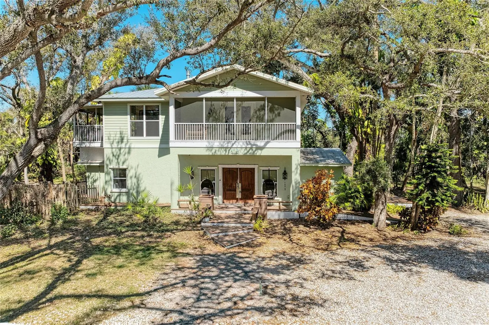 820 Elm Street, FL