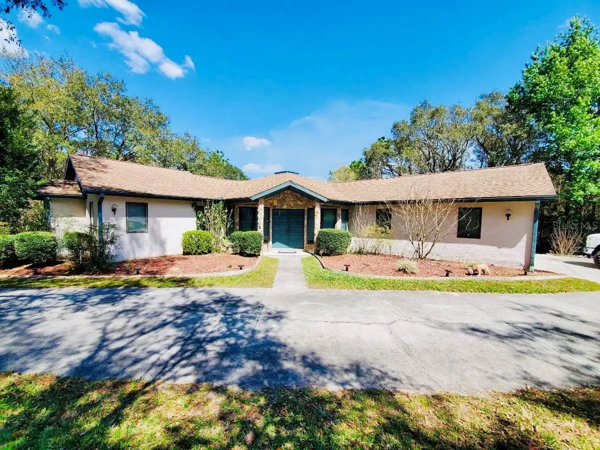 585 Foresthill Place, FL