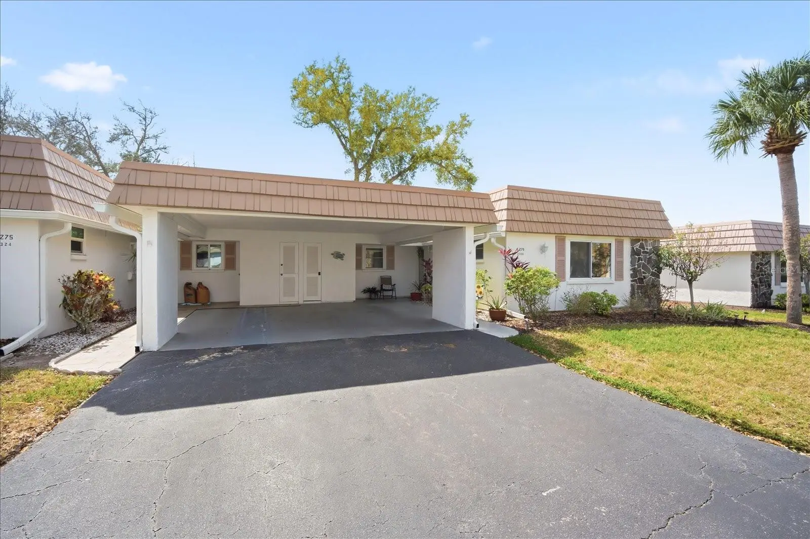 2320 Aquabluff Place, FL