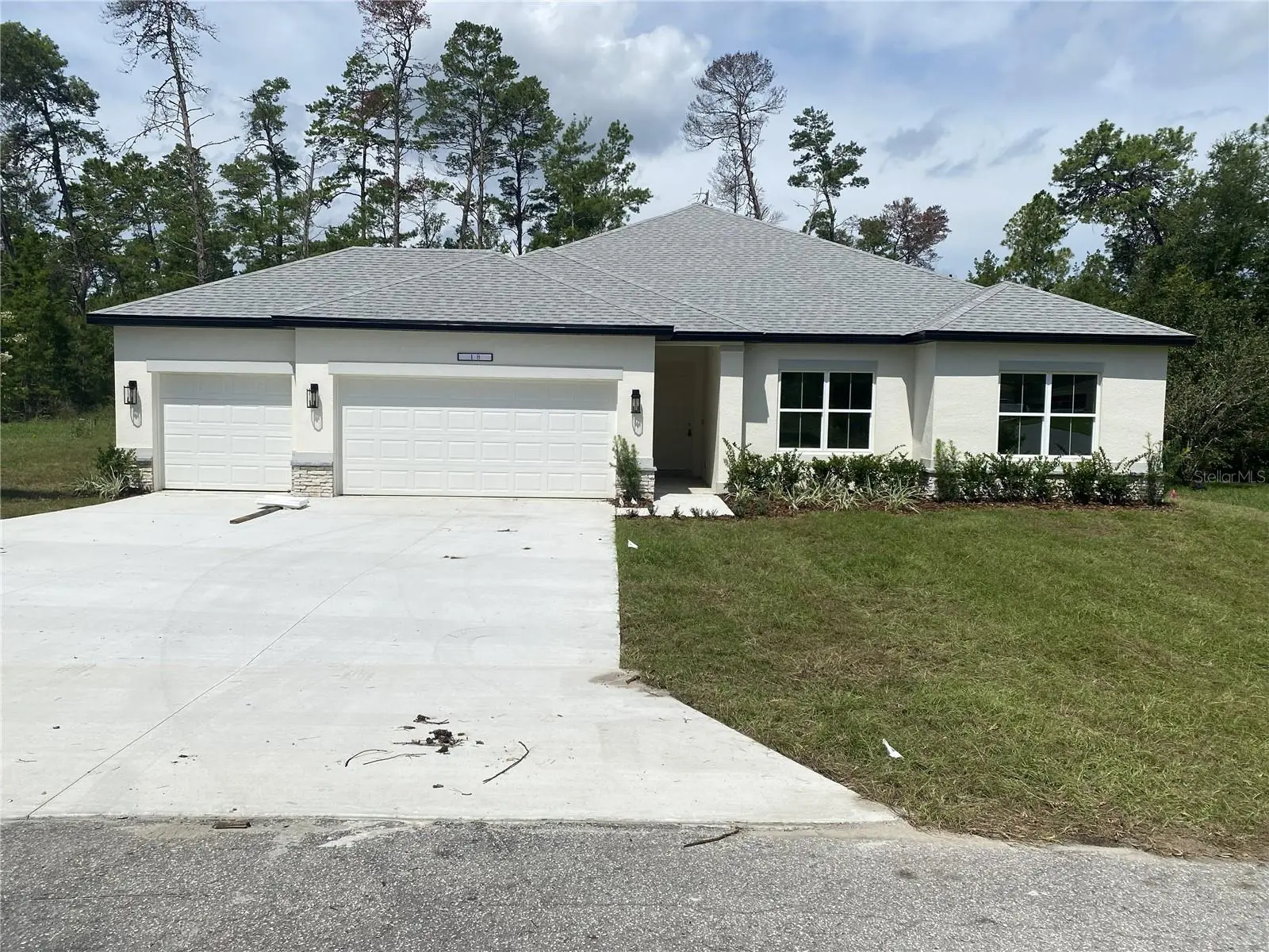 4 Bellis Court, FL