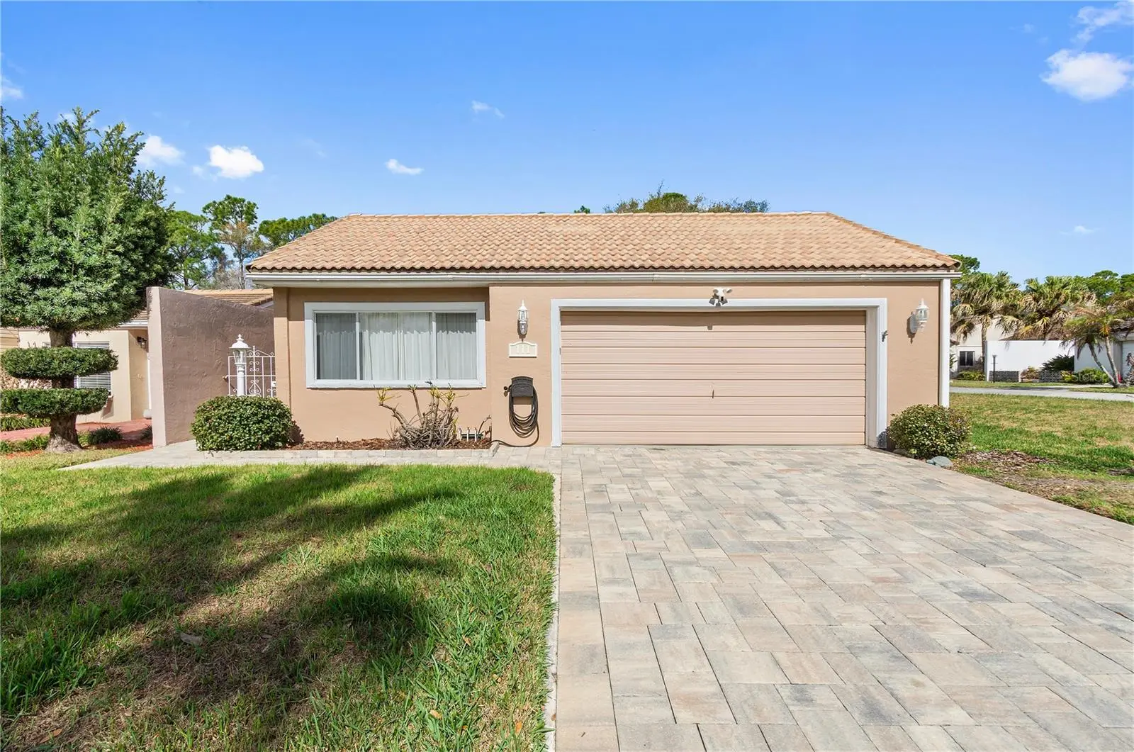 111 Las Flores, FL