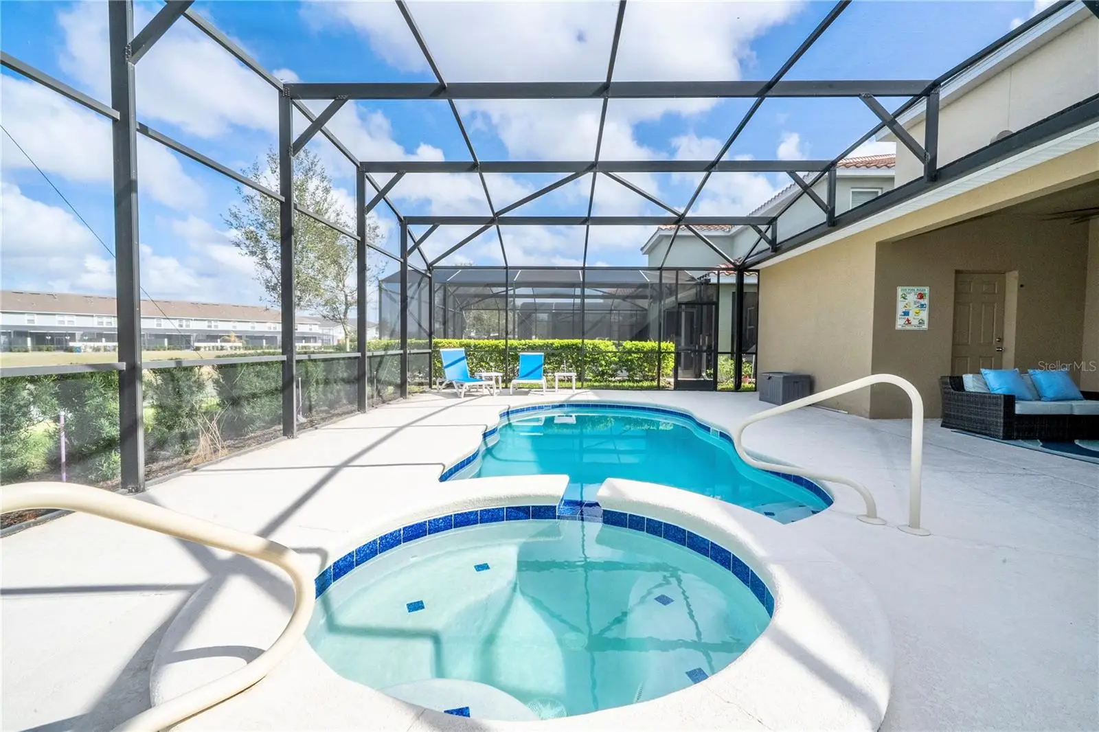 7560 Oakmoss Loop, FL