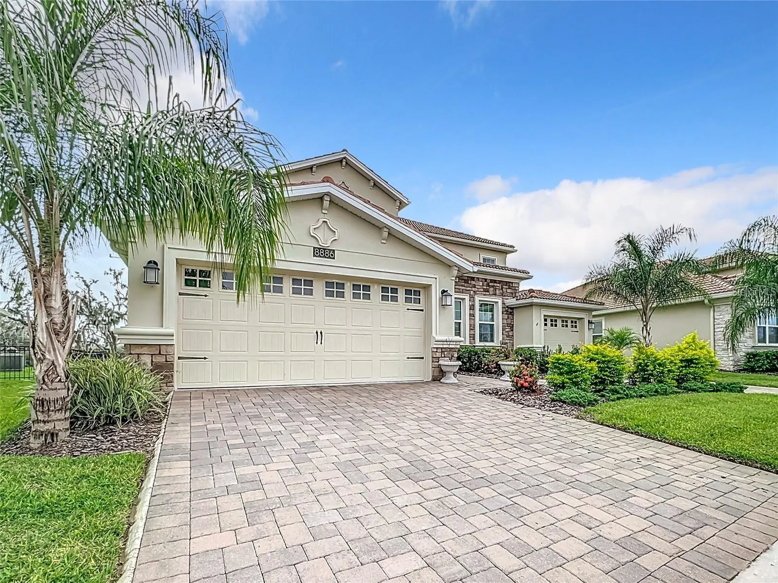 8886 Fallen Oak Drive, FL