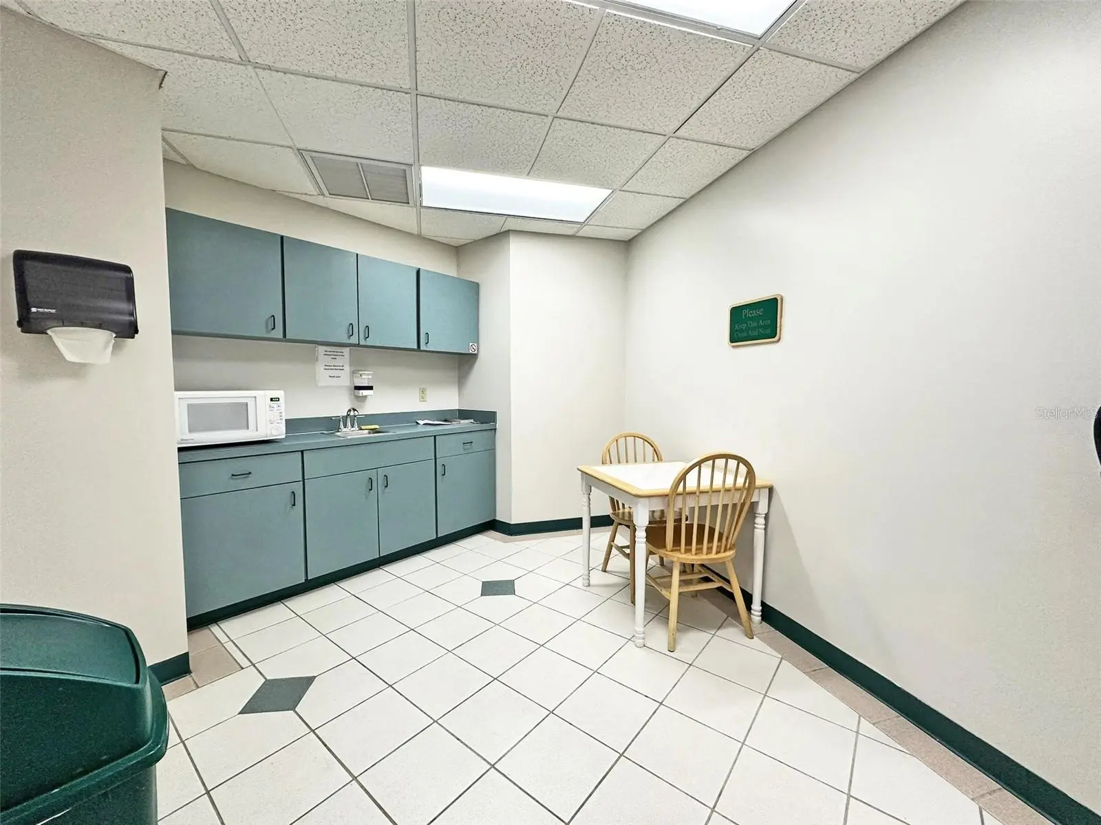 7802 Kingspointe Parkway, FL