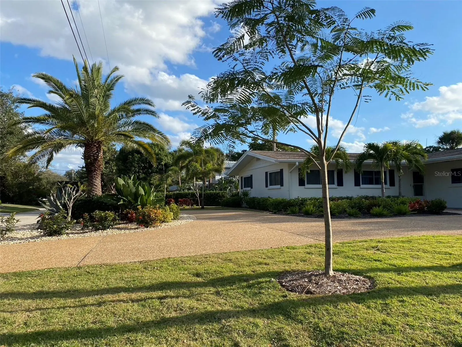 814 Paradise Way, FL