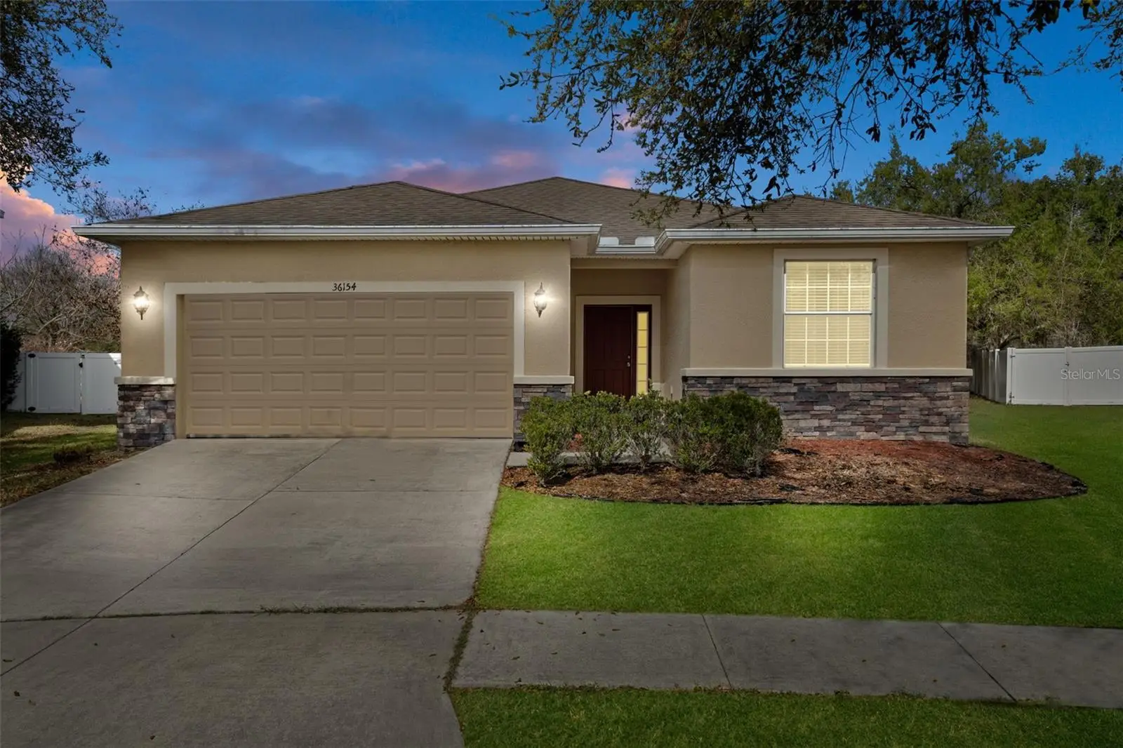 36154 Laguna Hills Circle, FL