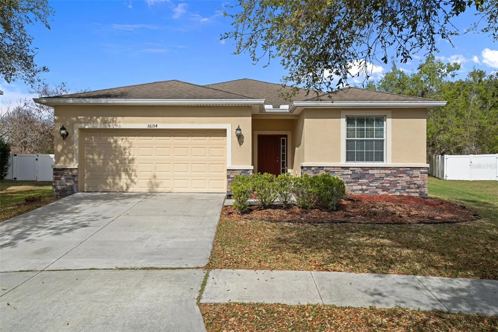 36154 Laguna Hills Circle, FL