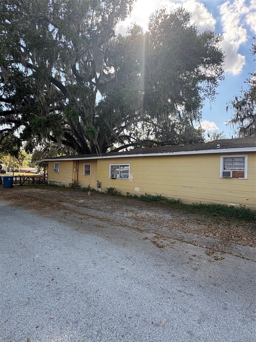 422 Broadway Street, FL