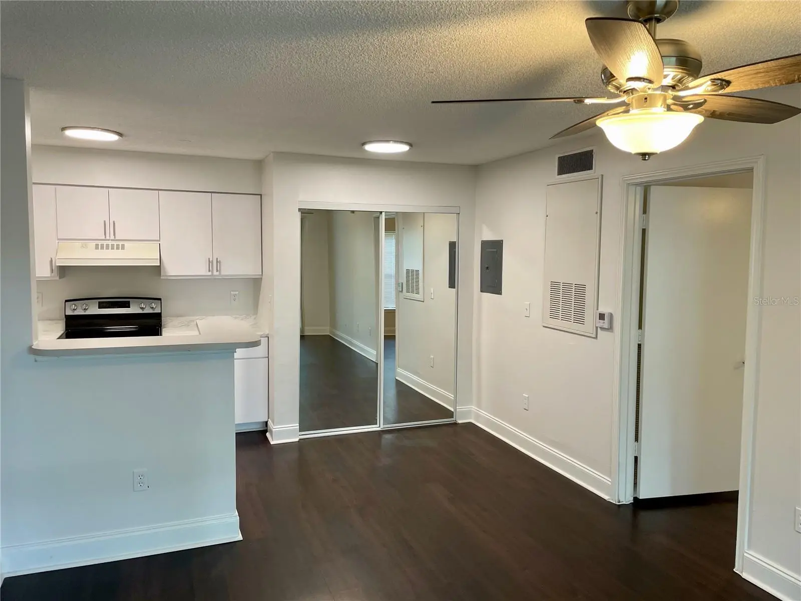 2521 Grassy Point Drive, FL