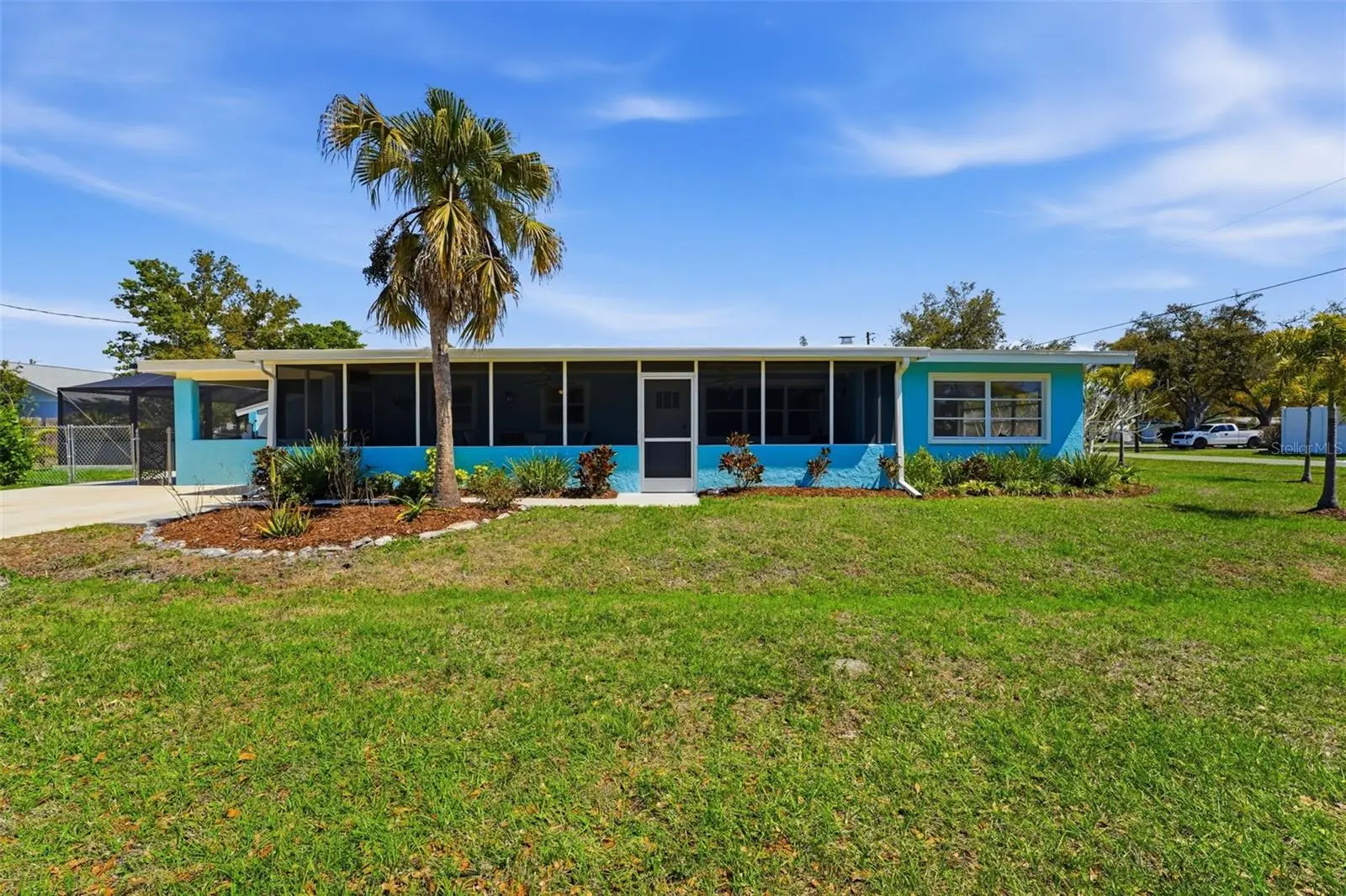 2400 Pine Court, FL