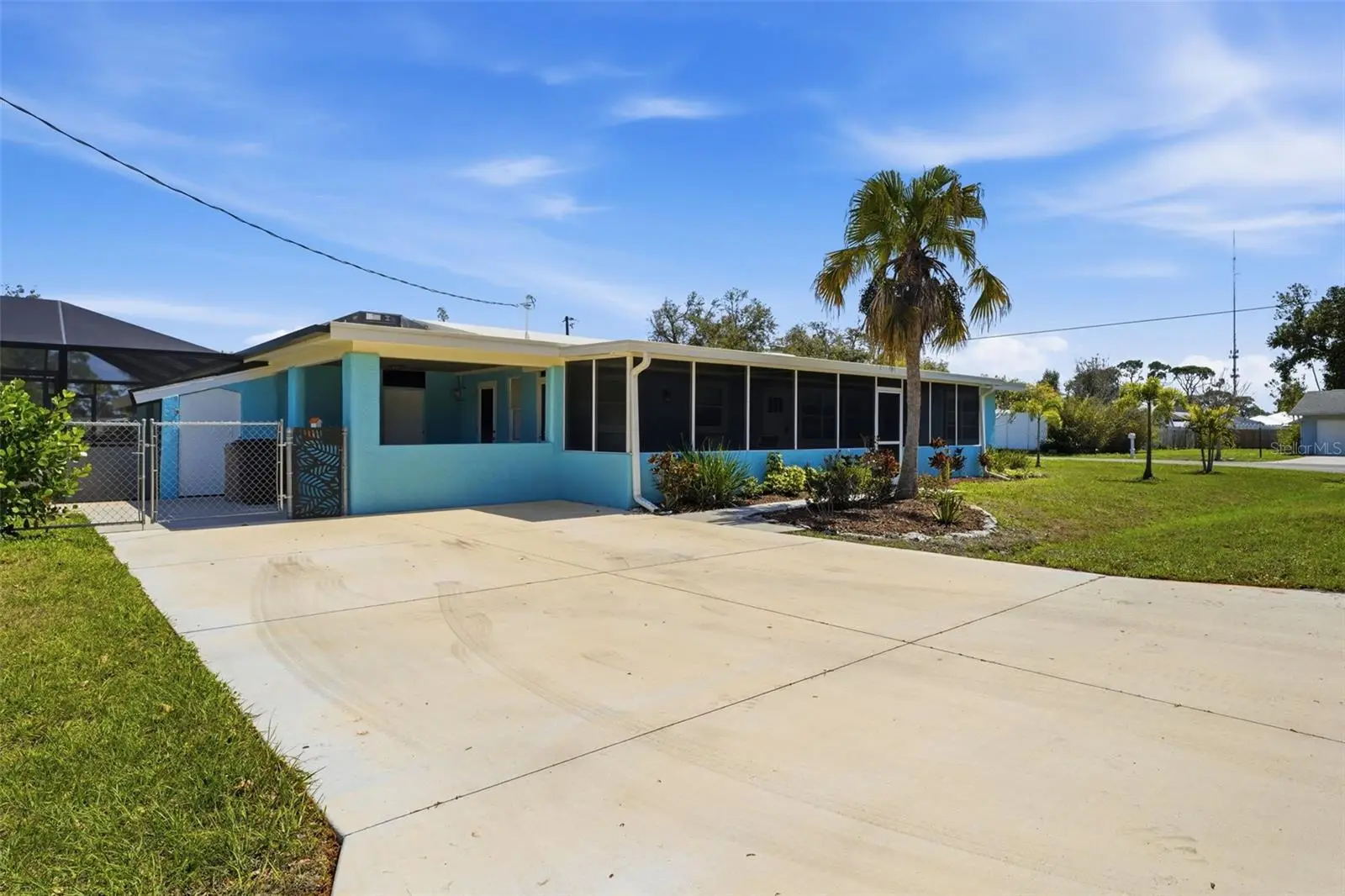 2400 Pine Court, FL