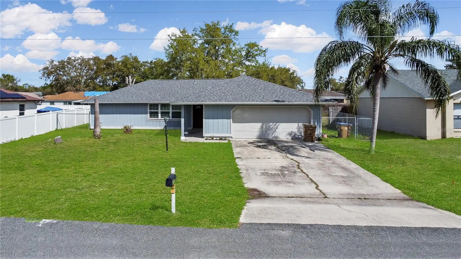 305 Medina Court, FL