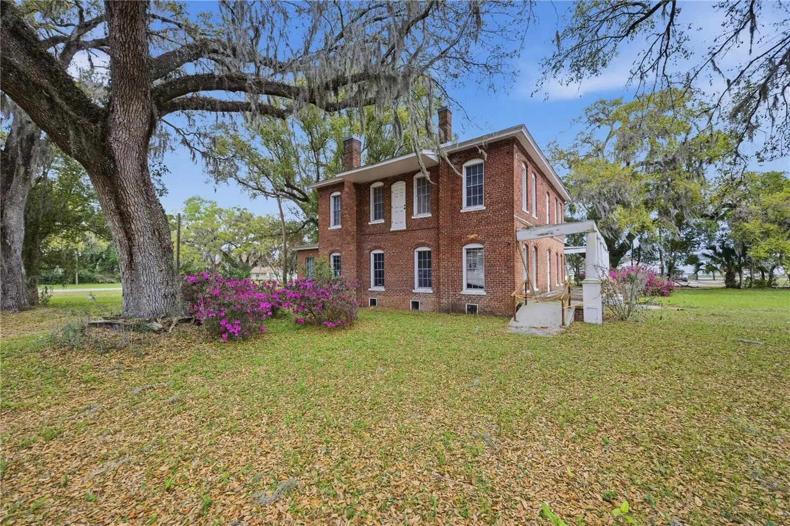 120 Main Street, FL