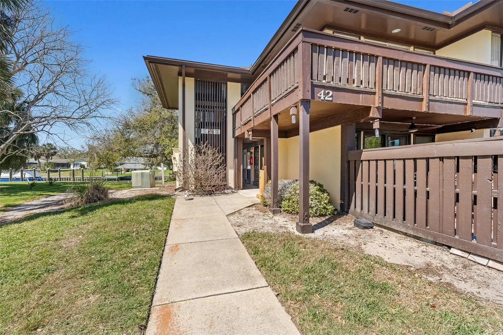 42 Club House Drive, FL