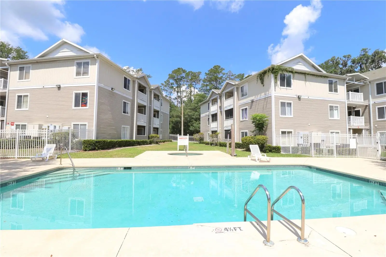 4000 Sw 23rd St #5-207 Room B