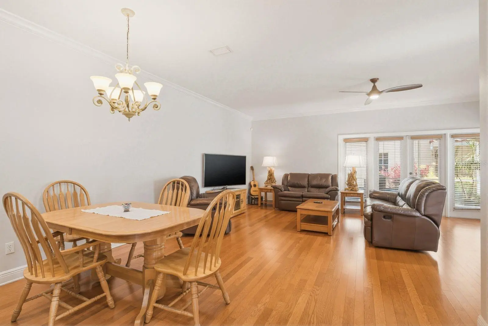 208 Valencia Circle, FL
