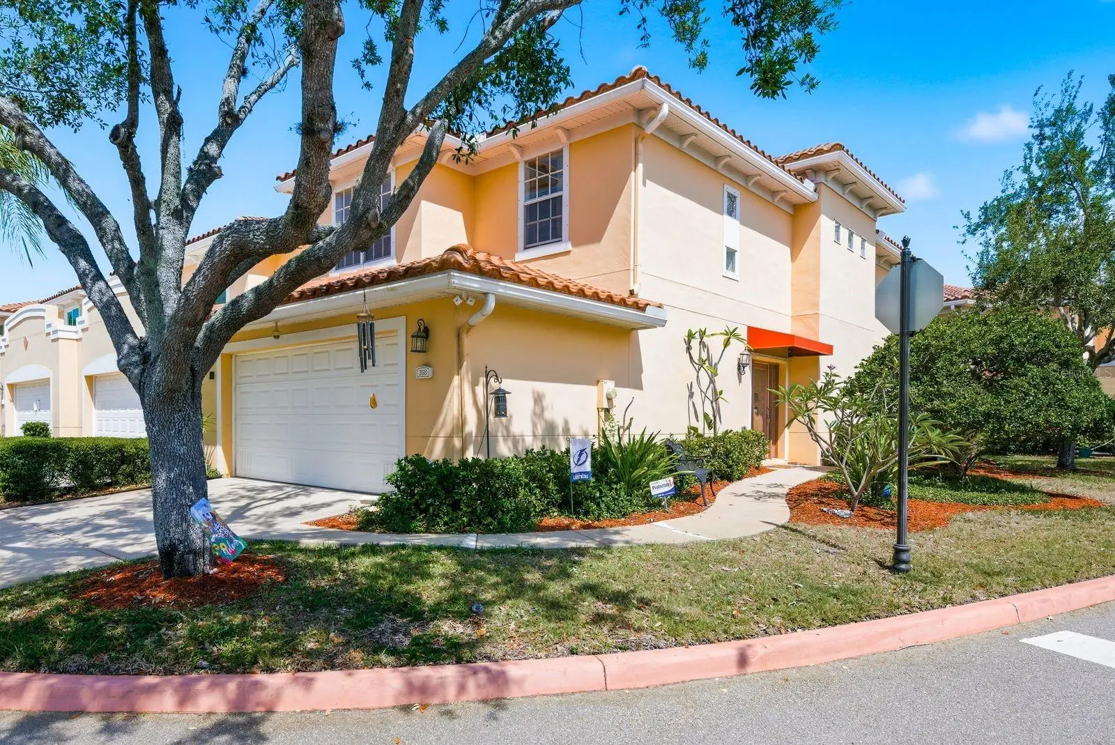 208 Valencia Circle, FL